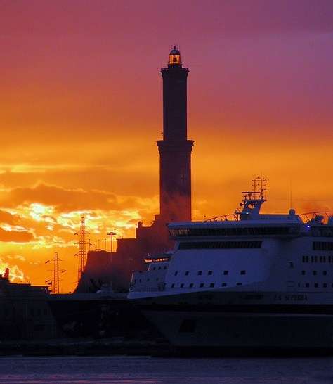 灯笼塔 Lighthouse of Genoa 