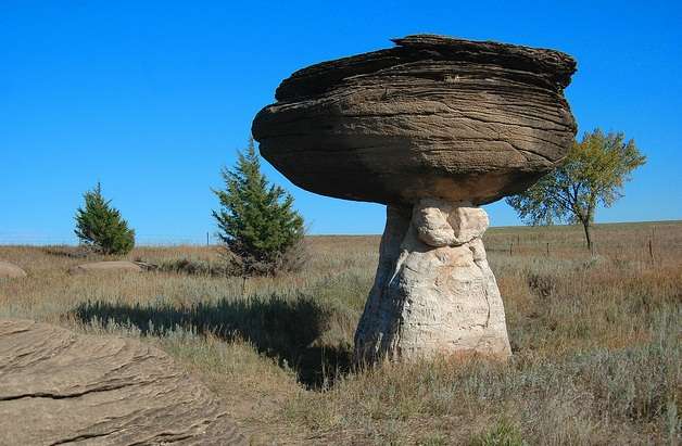 蘑菇岩州立公园 Mushroom Rock State Park 