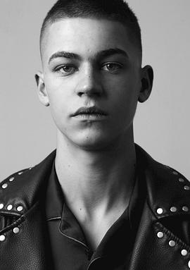 赫洛·费因斯-提芬 Hero Fiennes-Tiffin Hero Beauregard Fiennes-Tiffin