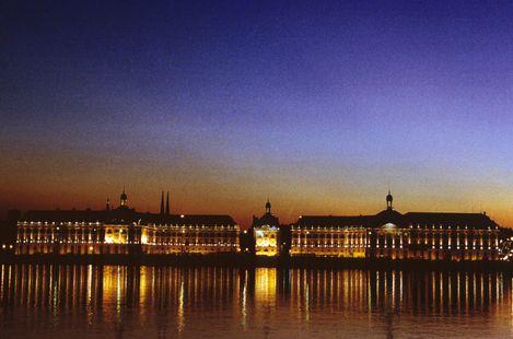 波尔多月亮港 Bordeaux Port of the Moon 