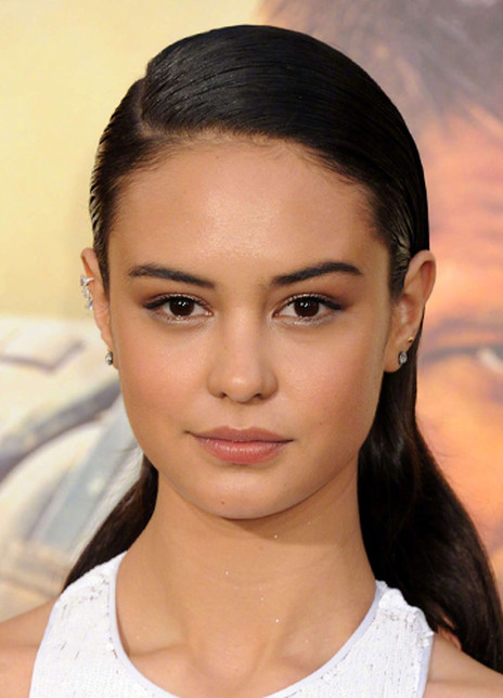 考特尼·伊顿 Courtney Eaton 