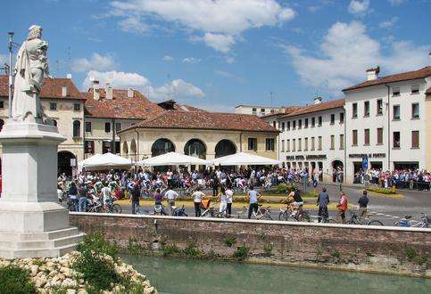 卡斯泰尔夫兰科韦内托 Castelfranco Veneto 