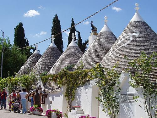 阿尔贝罗贝洛的圆顶石屋 The Trulli of Alberobello 