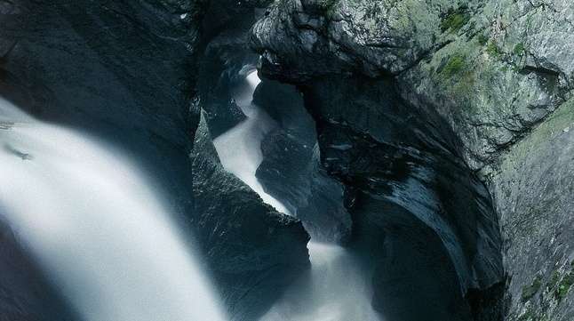 特吕默尔河瀑布 Trümmelbach Falls 