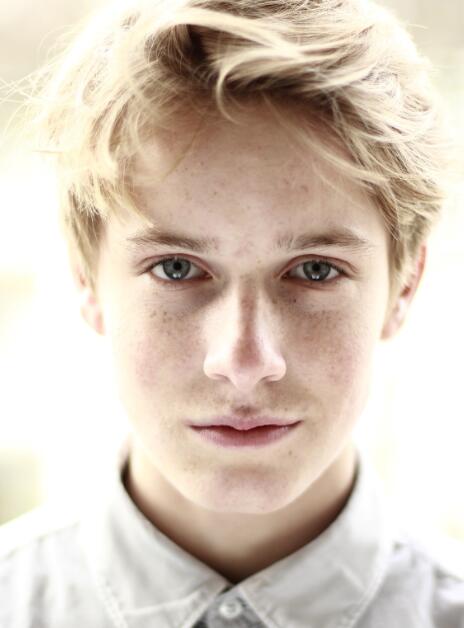 路易斯·霍夫曼 Louis Hofmann 