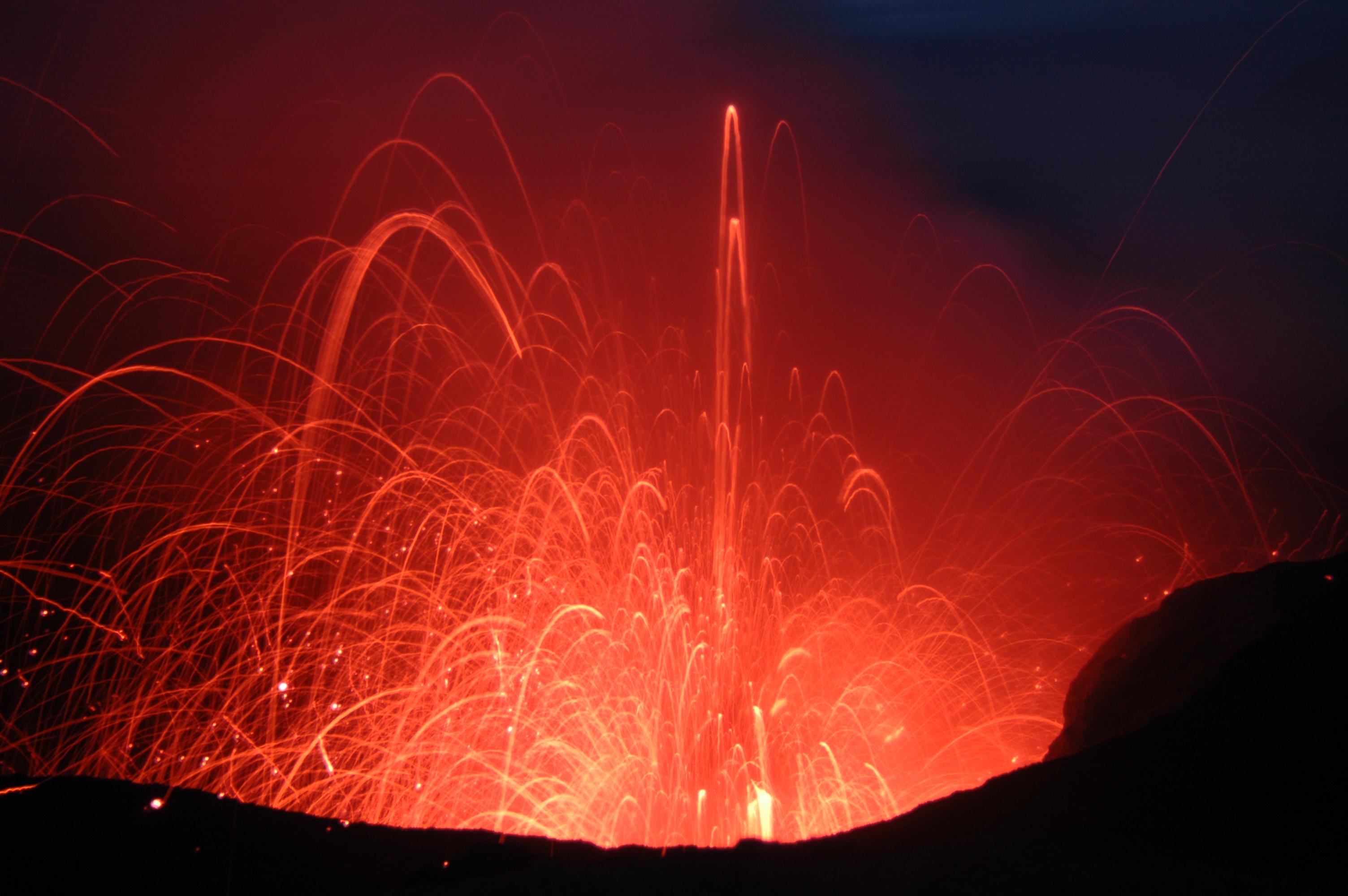 亚苏尔火山 Mount Yasur 