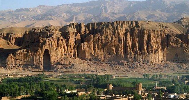 巴米扬山谷的文化景观和考古遗迹 Cultural Landscape and Archaeological Remains of the Bamiyan Valley 