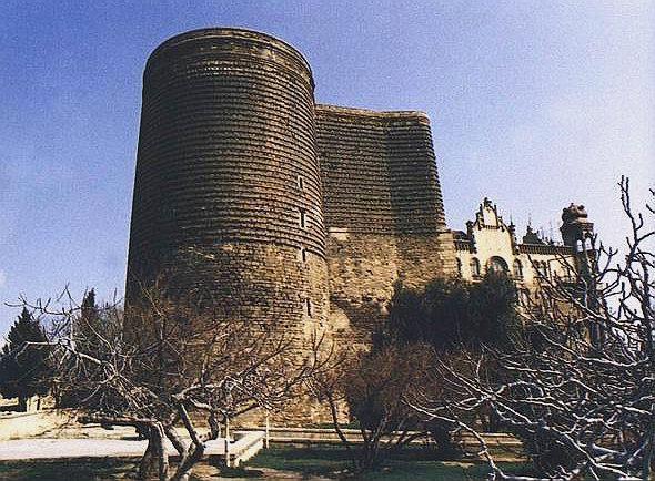 城墙围绕的巴库城及其希尔凡王宫和少女塔 Walled City of Baku with the Shirvanshah's Palace and Maiden Tower 