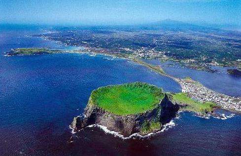 济州火山岛和熔岩洞 Jeju Volcanic Island and Lava Tubes 