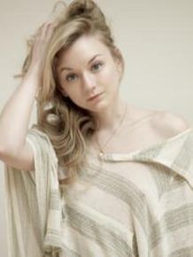 艾米莉·金妮 Emily Kinney 