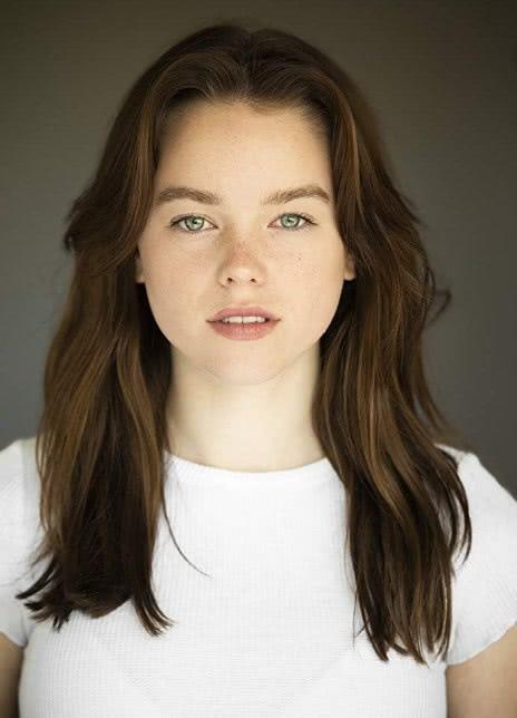 米莉·阿尔柯克 Milly Alcock 