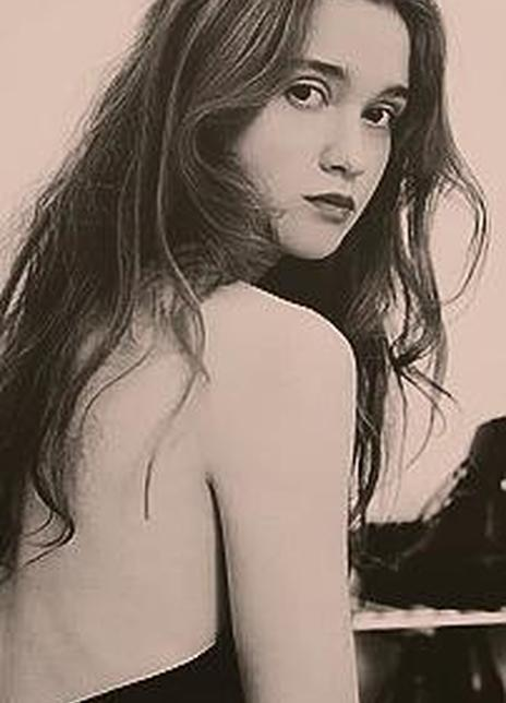 爱丽丝·恩格勒特 Alice Englert Alice Allegra Englert