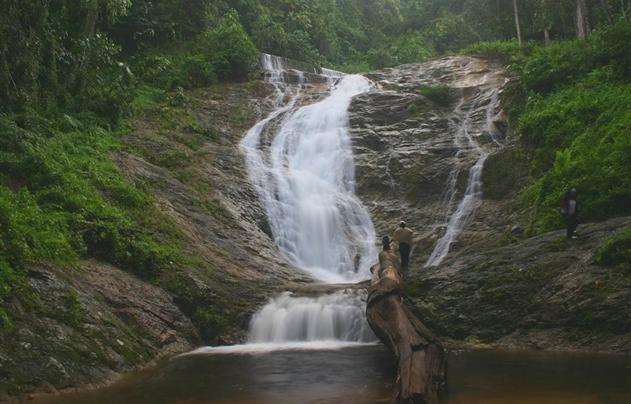 依斯干达瀑布 Lata Iskandar Waterfall 