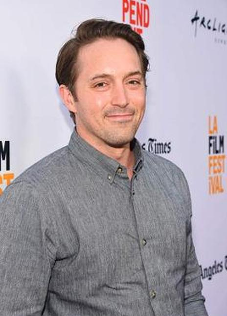 贝克·班尼特 Beck Bennett 