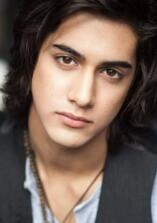 阿万·乔贾 Avan Jogia 