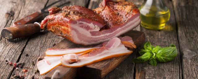 平菇炒腊肉的做法 平菇炒腊肉是怎样做的