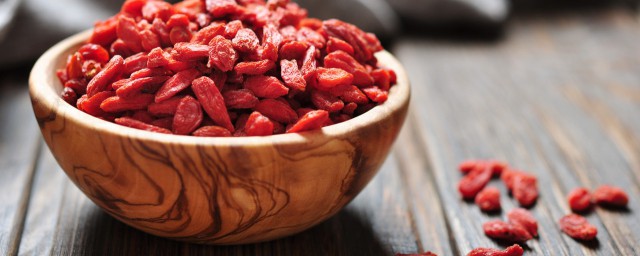 枸杞子泡水喝的禁忌和吃枸杞注意事项 枸杞子泡水喝的禁忌和应该注意什么 枸杞子泡水喝的禁忌和吃枸杞注意事项 枸杞子泡水喝的禁忌和应该注意什么