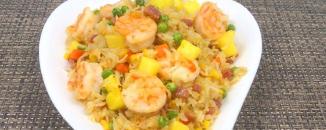 菠萝虾仁炒饭 菠萝虾仁炒饭做法 菠萝虾仁炒饭 菠萝虾仁炒饭做法