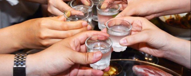 约女生一起吃饭要注意什么 约女生一起吃饭需注意什么