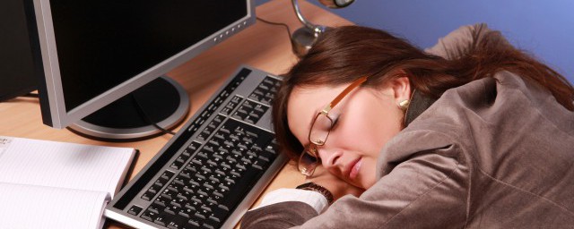 梦见从高处掉下来 梦见从高处掉下来什么意思