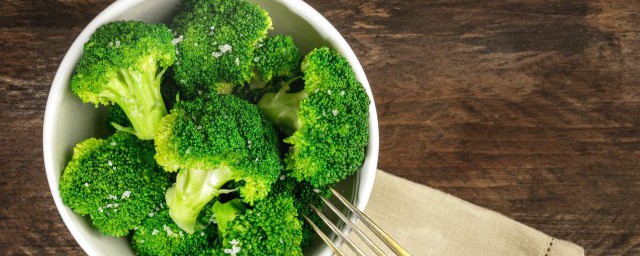 西兰花炒腊肉的做法 怎么做西兰花炒腊肉