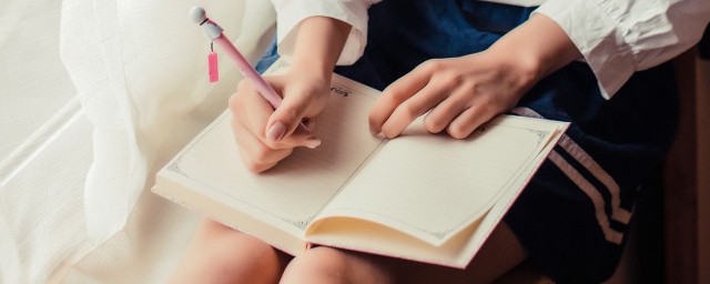 爱丽丝梦游仙境故事梗概英文 爱丽丝梦游仙境故事简介