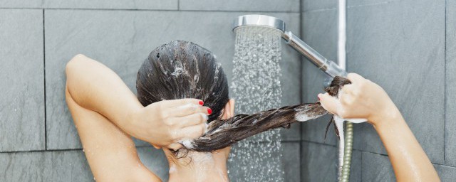 经期第一天洗头的危害 经期第一天洗头有什么危害