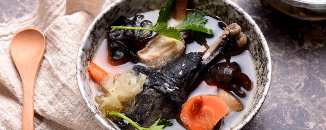 怎样炖老母鸡汤好喝又营养 鸡汤怎么炖好喝又营养