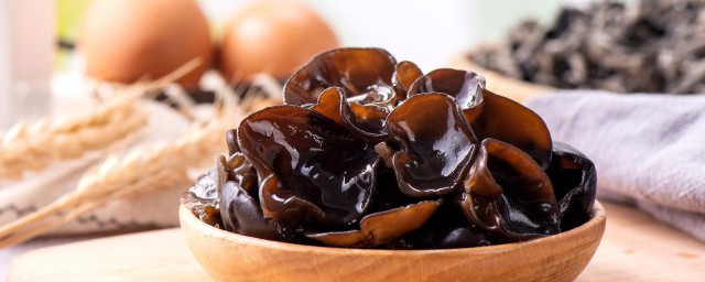 凉拌木耳要焯水多长时间 凉拌木耳要焯水多久