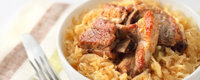 电饭煲排骨焖饭的做法 电饭煲排骨焖饭的做法教程