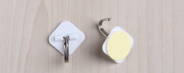 粘钩能粘在白墻上吗 粘钩能不能粘在白墻上