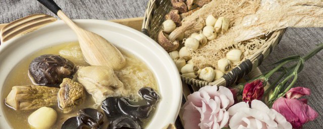 秋季养生鸡汤的家常做法 秋季养生鸡汤怎么做 秋季养生鸡汤的家常做法 秋季养生鸡汤怎么做