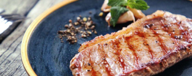 香煎牛排套餐的家常做法 如何做香煎牛排套餐