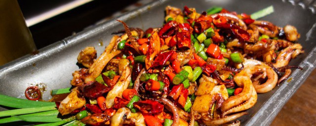 鱿鱼怎么样做好吃 制作爆炒鱿鱼的方法