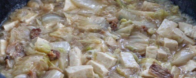五花肉烩酸菜的家常做法 五花肉烩酸菜的家常做法是什么