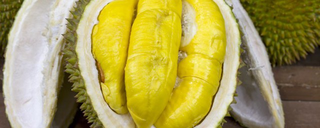 青蟹和榴莲能一起吃吗 青蟹和榴莲同时吃可以吗