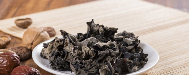 木耳泡多久吃了会死人 木耳泡多久不能吃