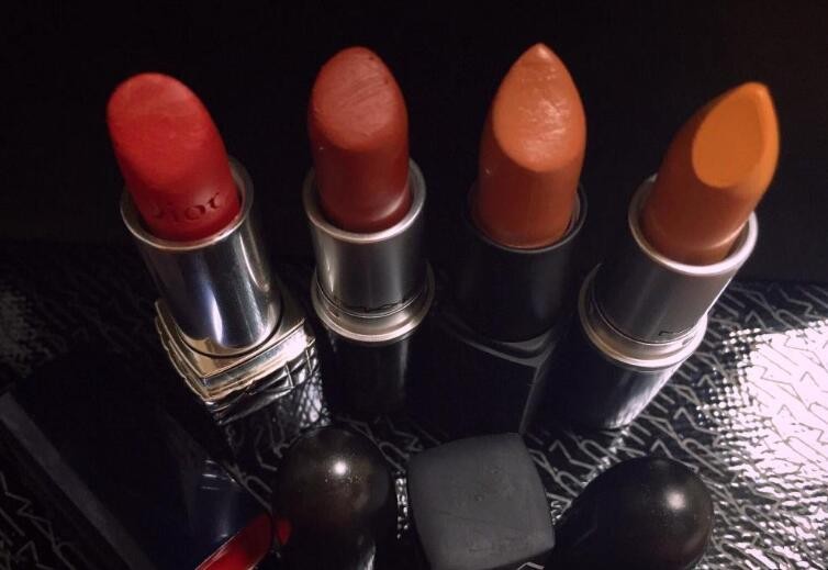 口红弄衣服上怎么洗干凈