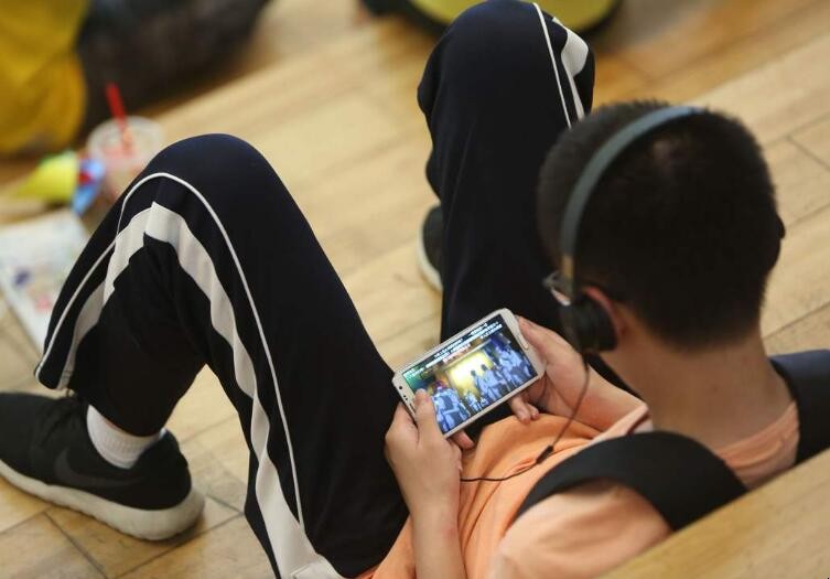 高一学生沉迷手机怎么办 高一学生沉迷手机怎么办