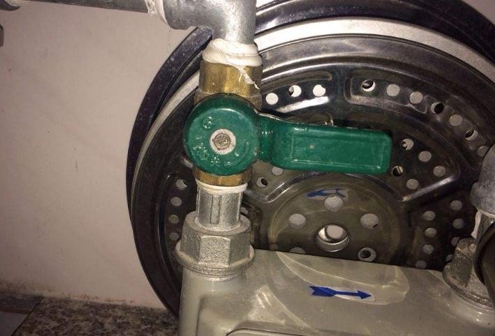 天天关燃气阀门会松动吗