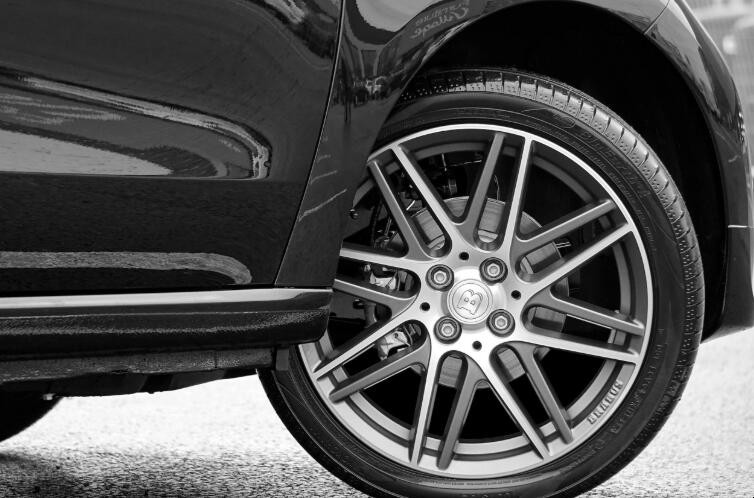 汽车胎噪音大打发泡剂有用吗