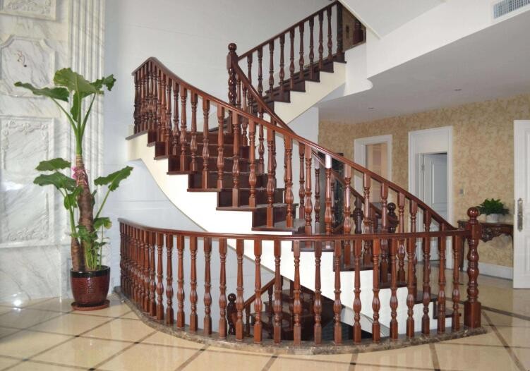 楼梯扶手在选择时考虑哪些事项