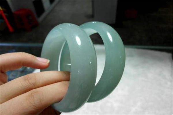 B货手镯有什么特征 手镯