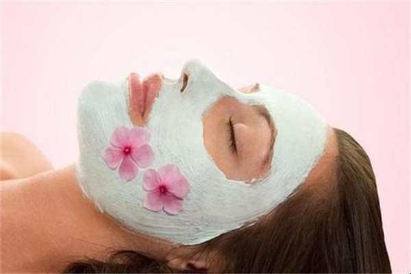 做面部水疗