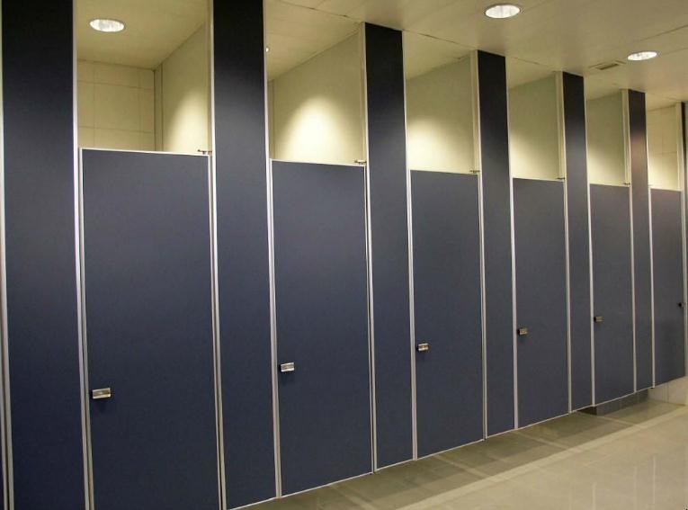 卫生间隔断用什么材料 卫生间隔断