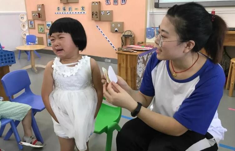 小孩上幼儿园哭闹怎么办