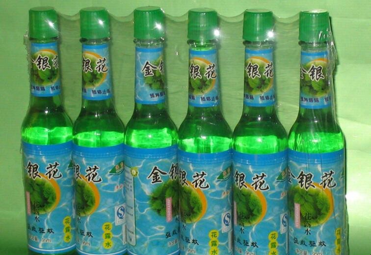 花露水喷衣服上能洗掉吗