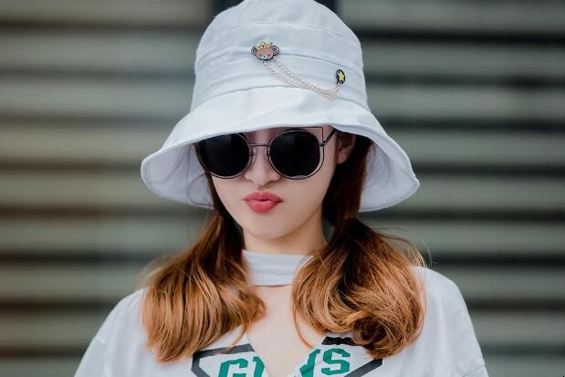 怎么戴渔夫帽不显脸大 渔夫帽