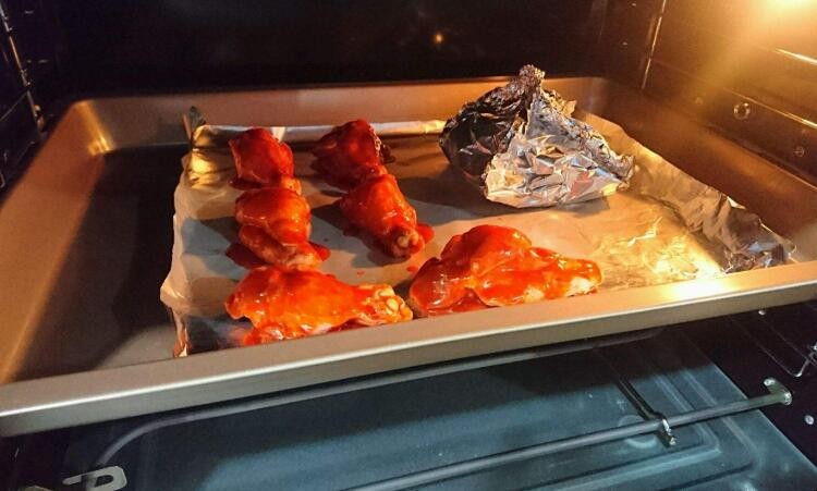 烤箱锡纸上用不用刷油