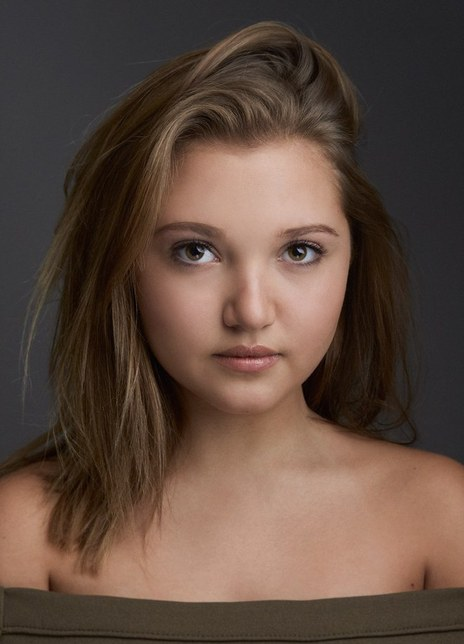 米娅·麦肯纳·布鲁斯 Mia McKenna-Bruce 